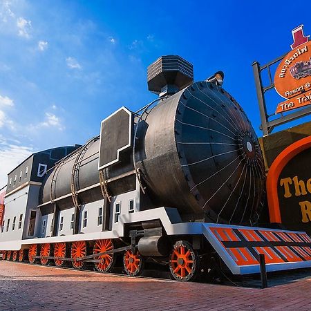The Train Resort Джомтьен Экстерьер фото